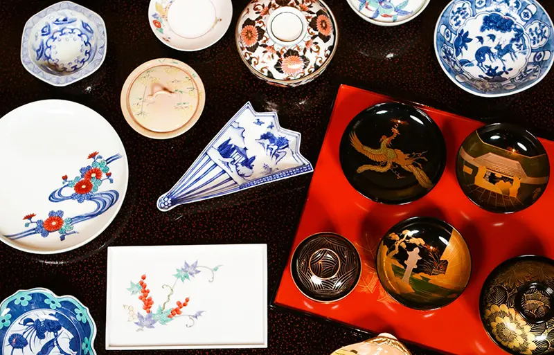 輪島塗りの菓子器 (12枚)手縫いの緩衝布付 輪島塗りの菓子器 (12枚