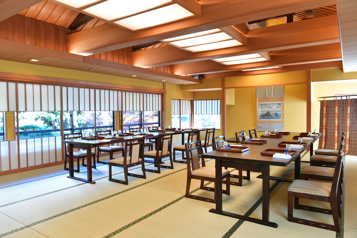 中宴会場